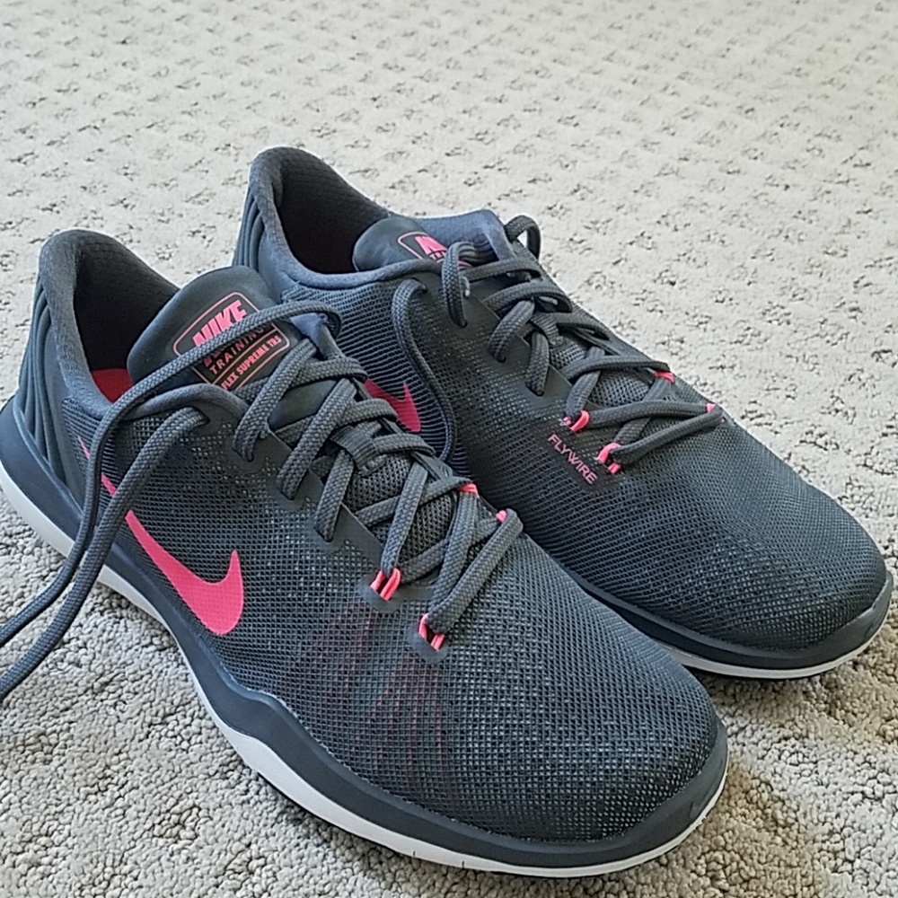 Women's size 9 Nike Training Flex Supreme TR5